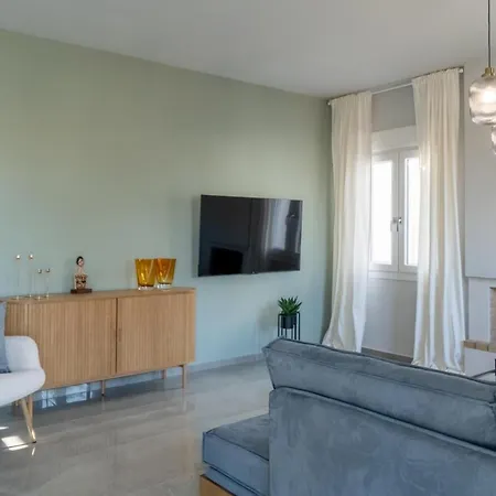 Nisimos Modern * Limenas Chersonisou